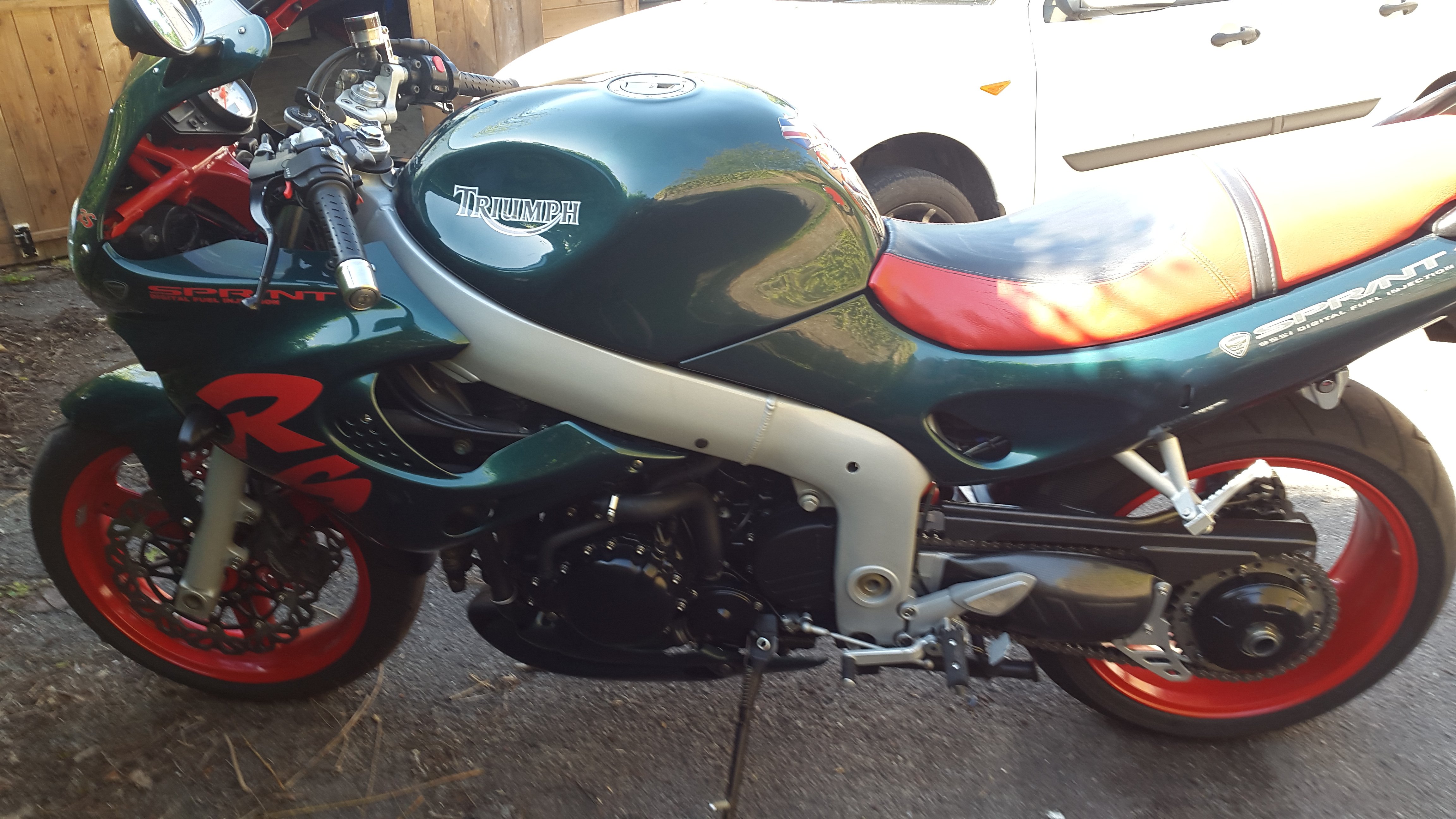triumph sprint 955i