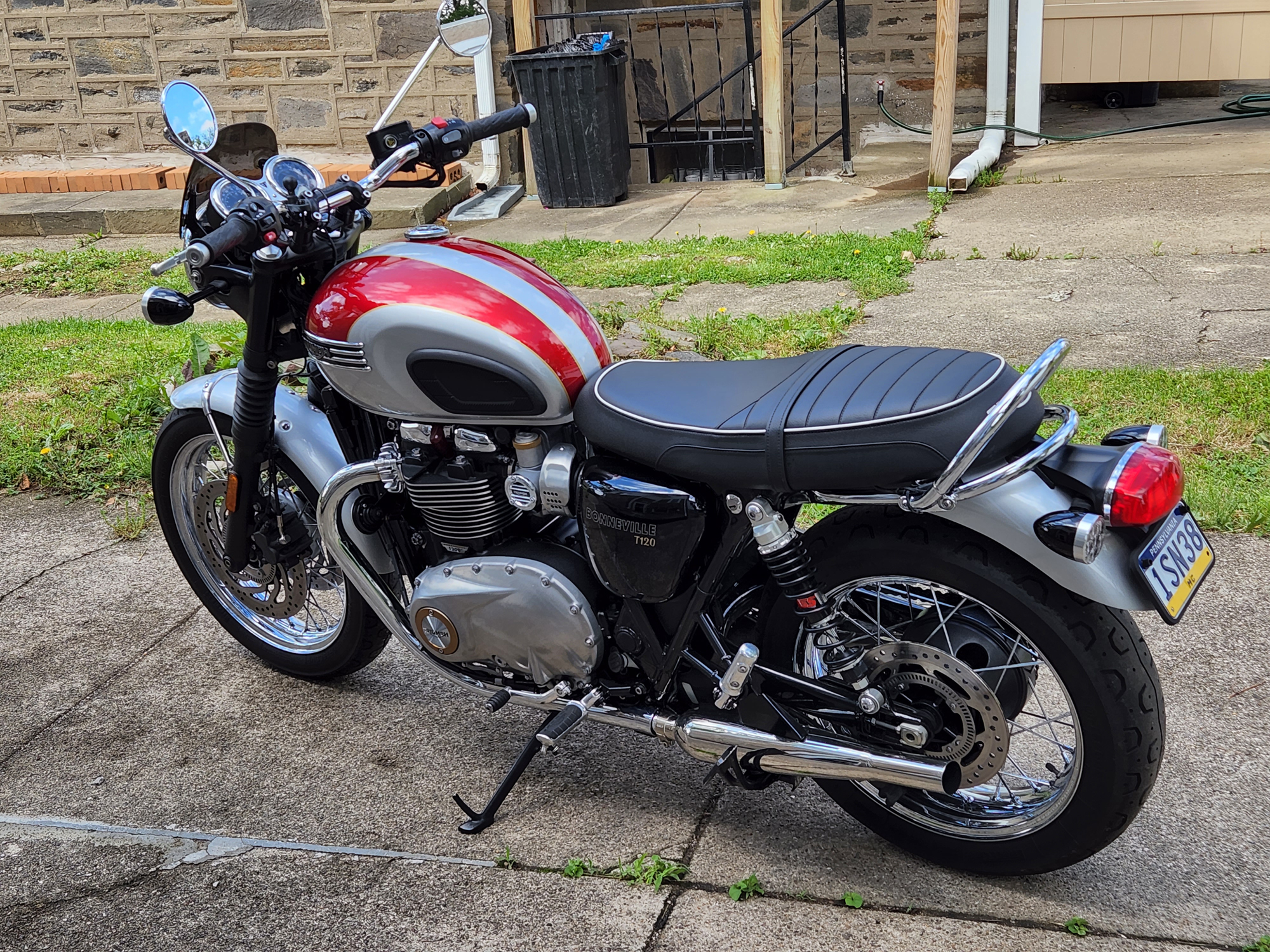 2016 Triumph T120.jpg