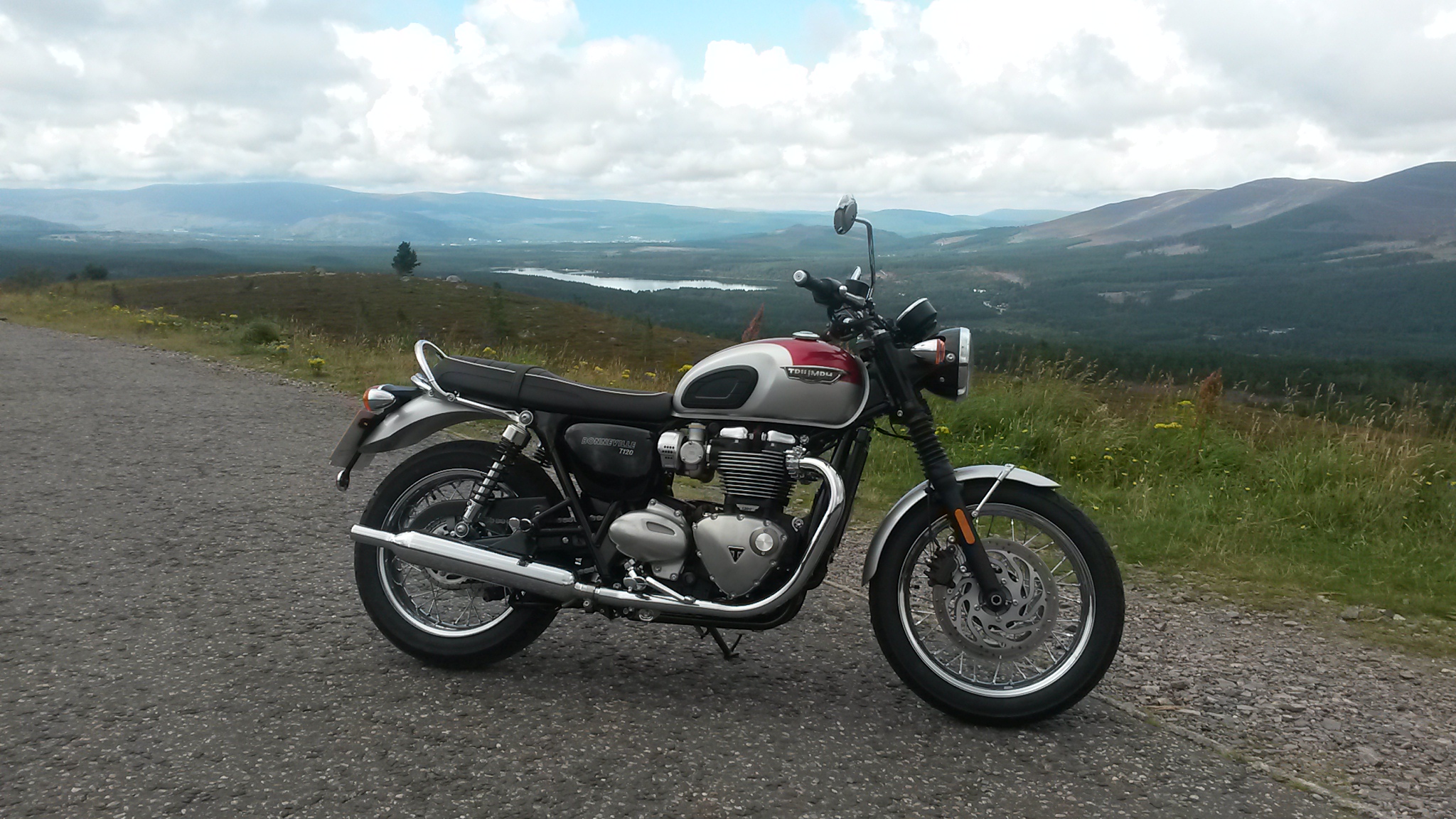 triumph t120 tire pressure