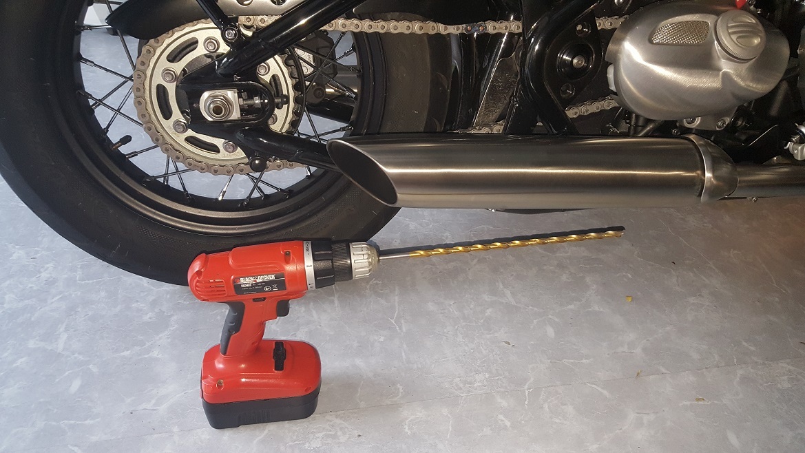 triumph bobber custom exhaust