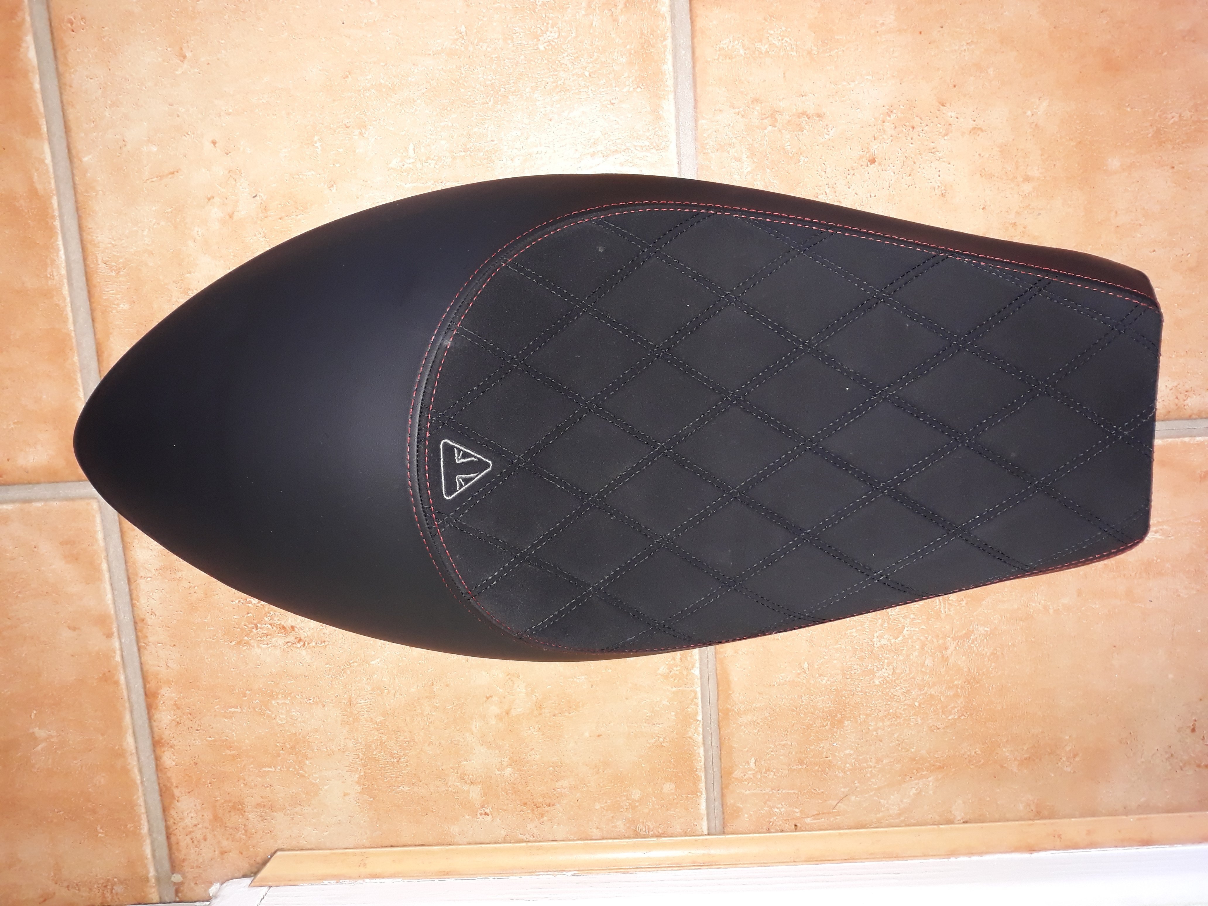 thruxton r dual comfort seat