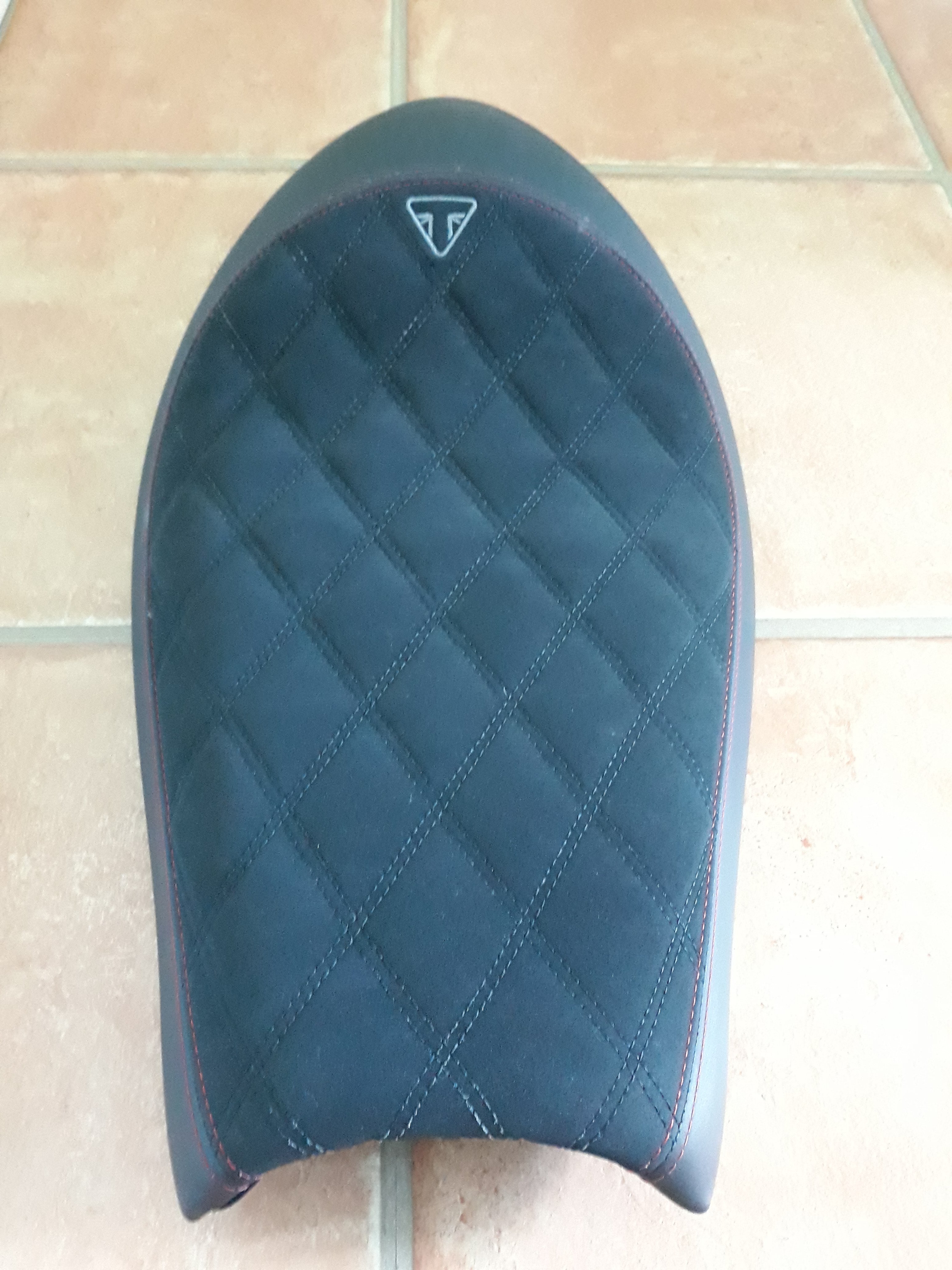 thruxton r dual comfort seat