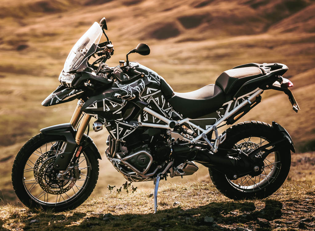 2022-TRIUMPH-TIGER-1200-DAZZLE-CAMO.jpg