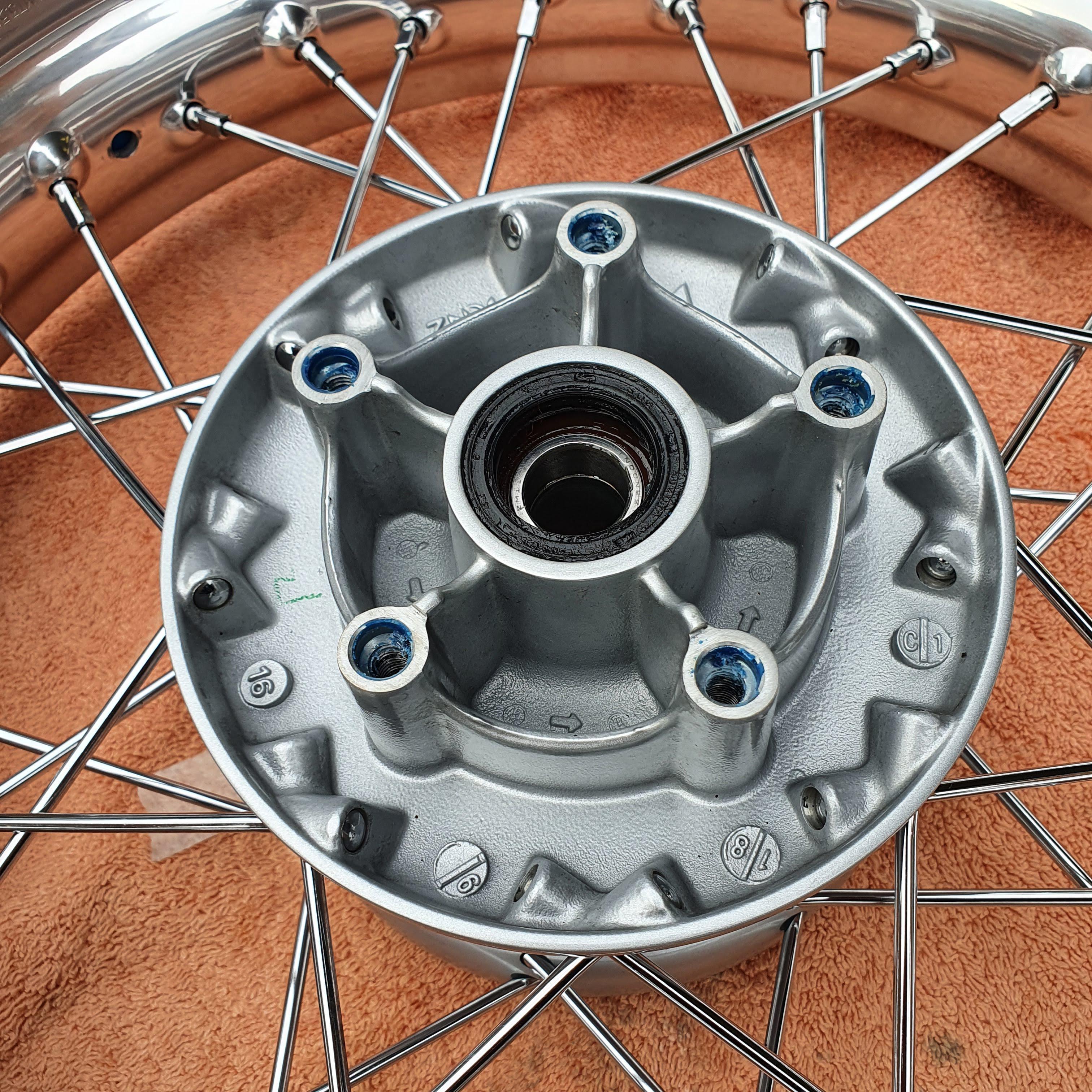 triumph thruxton wheels