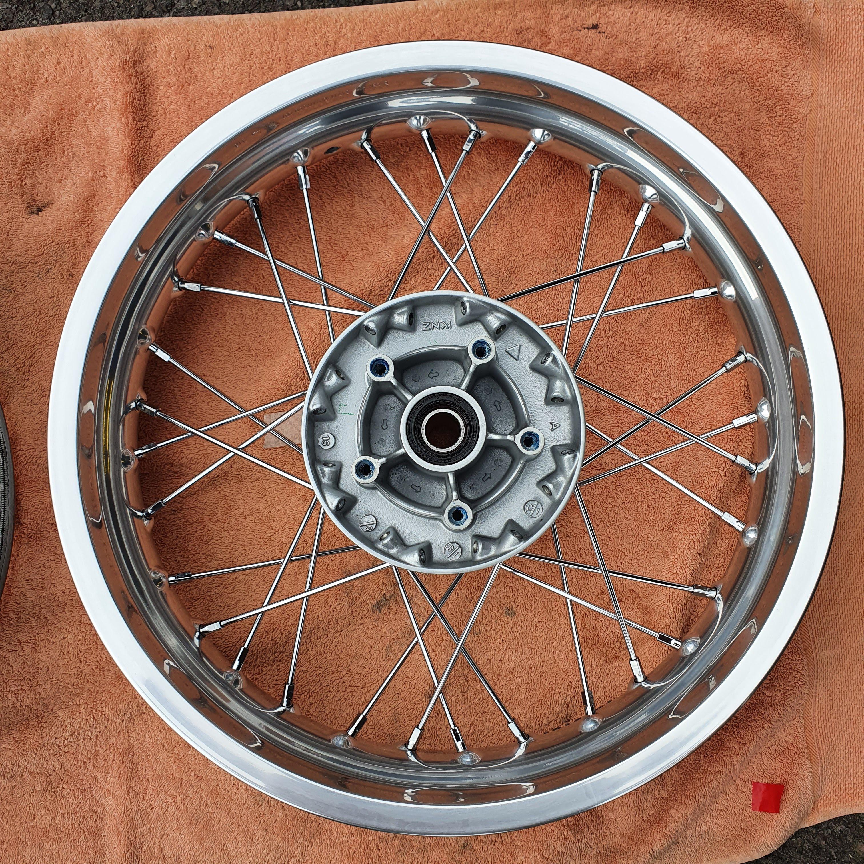thruxton r wheels