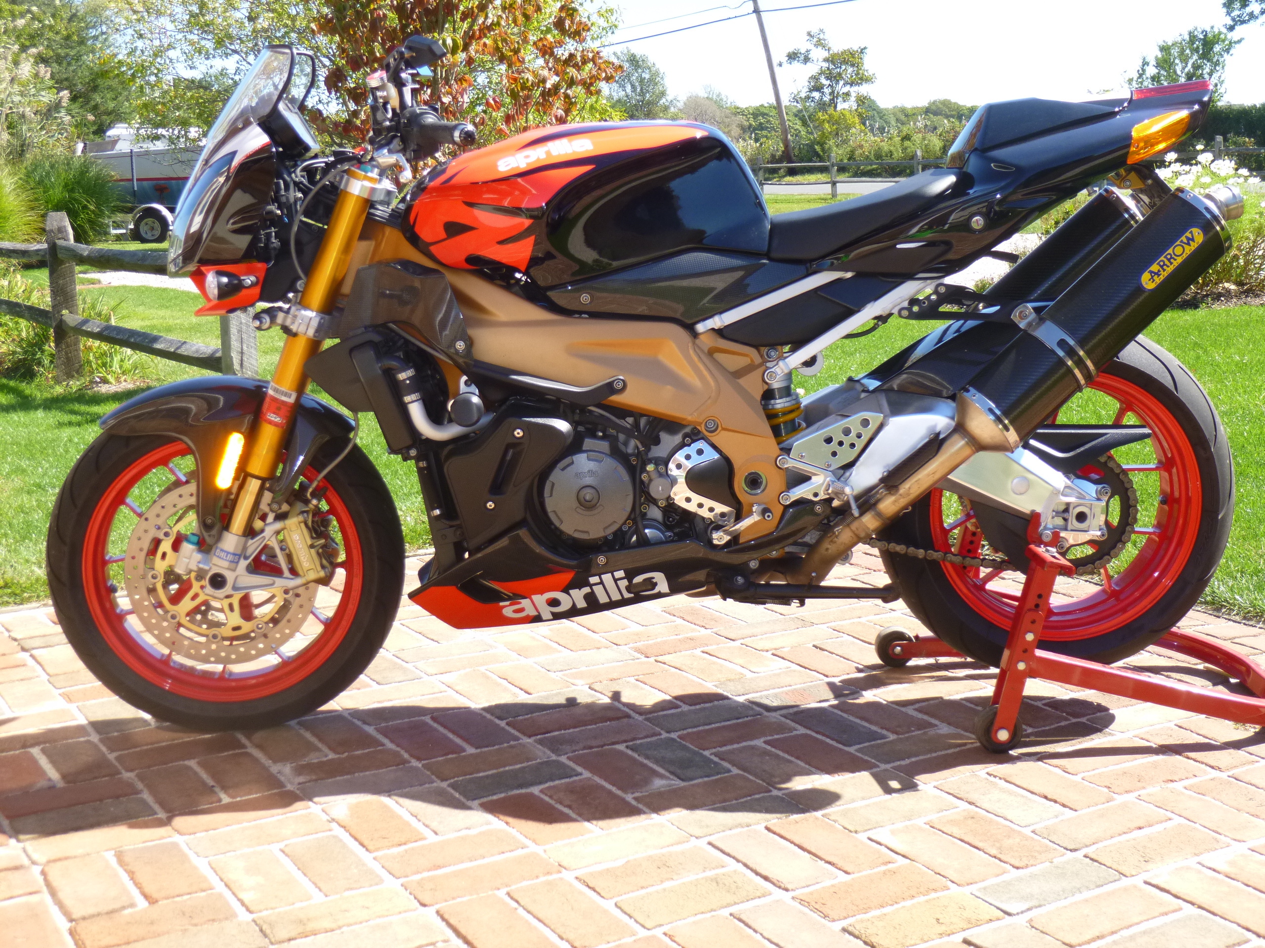Aprilia Tuono 07.JPG