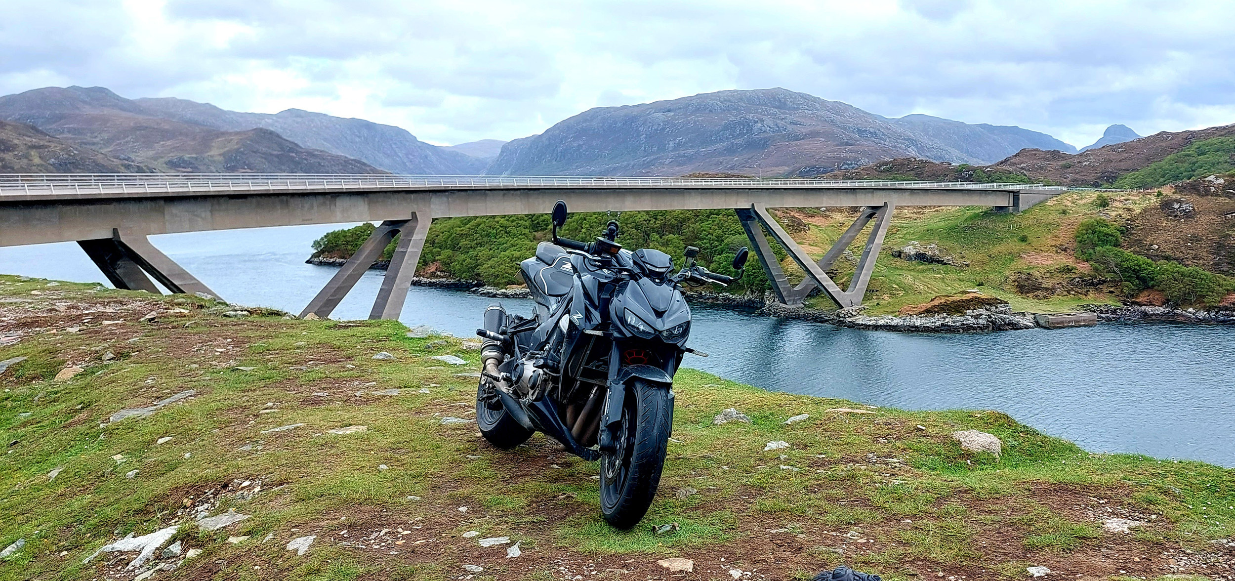 Carls bike at Kylesku bridge.jpg