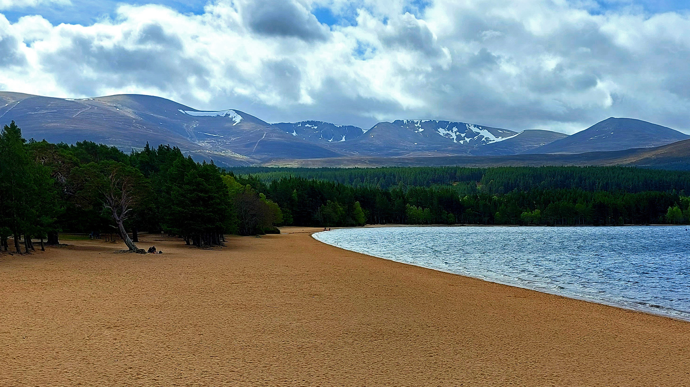 deserted loch morlich.jpg