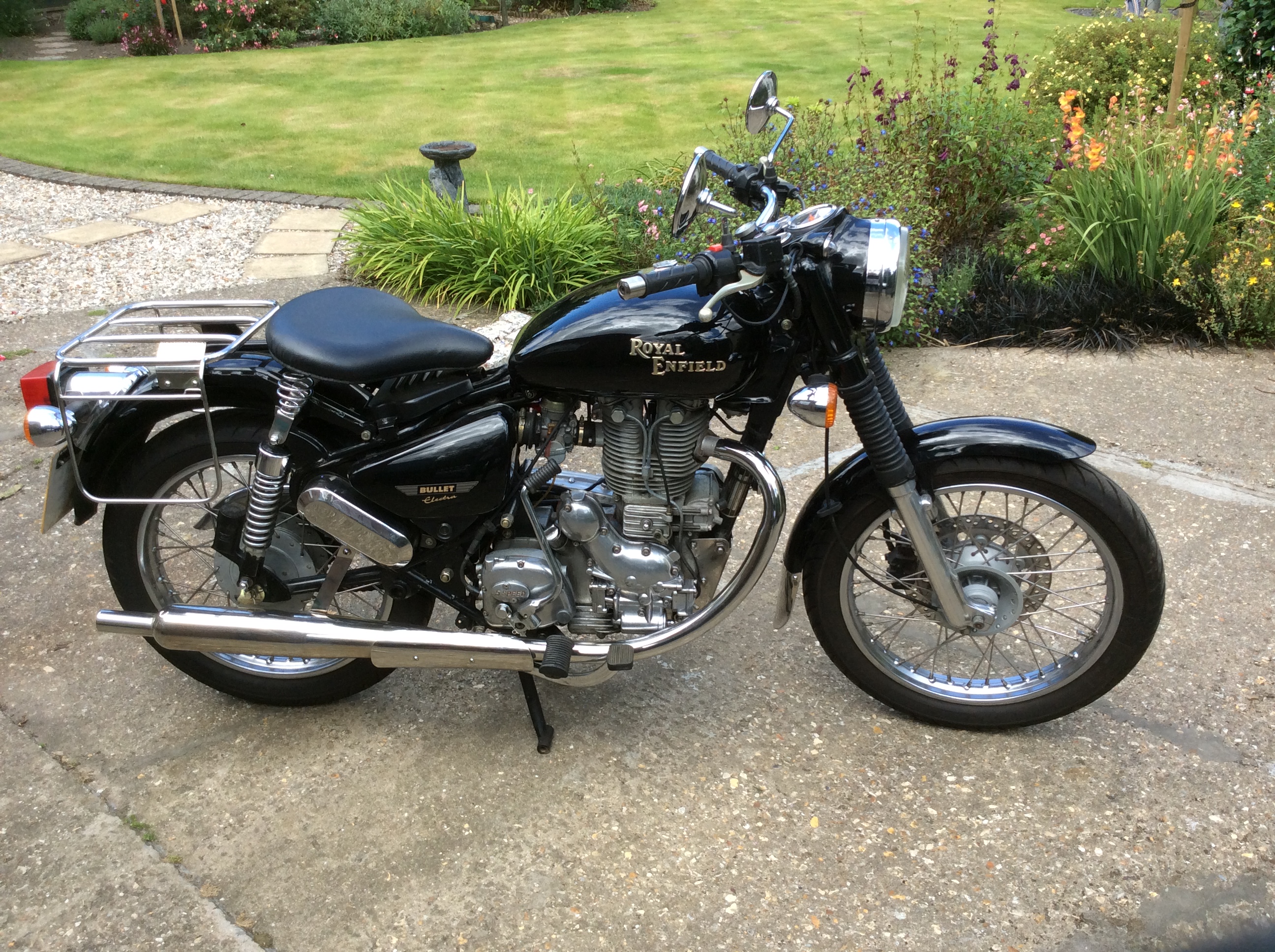 royal enfield vs triumph