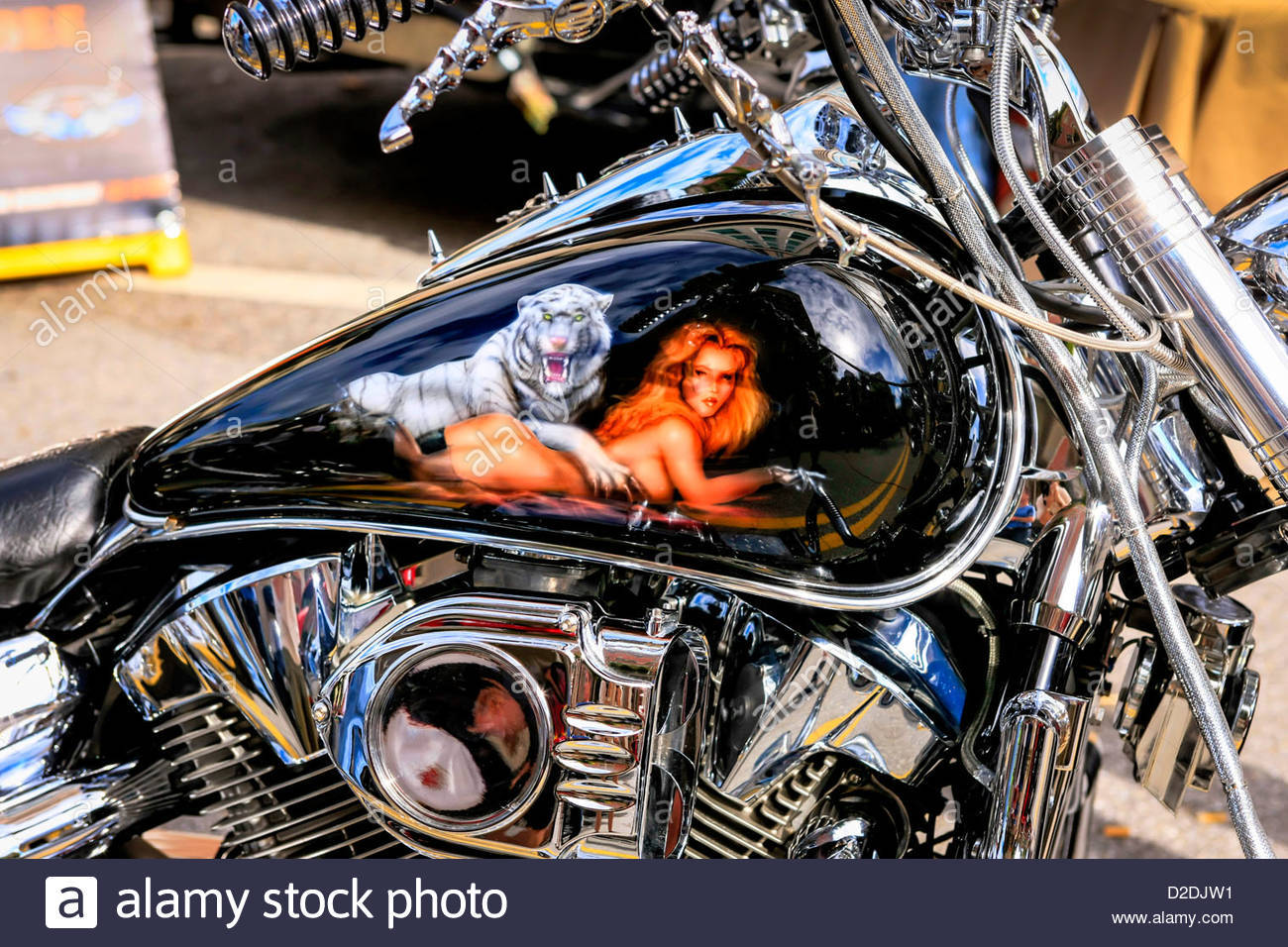 gas-tank-artwork-on-a-harley-at-the-thunder-in-the-bay-motorcycle-D2DJW1.jpg