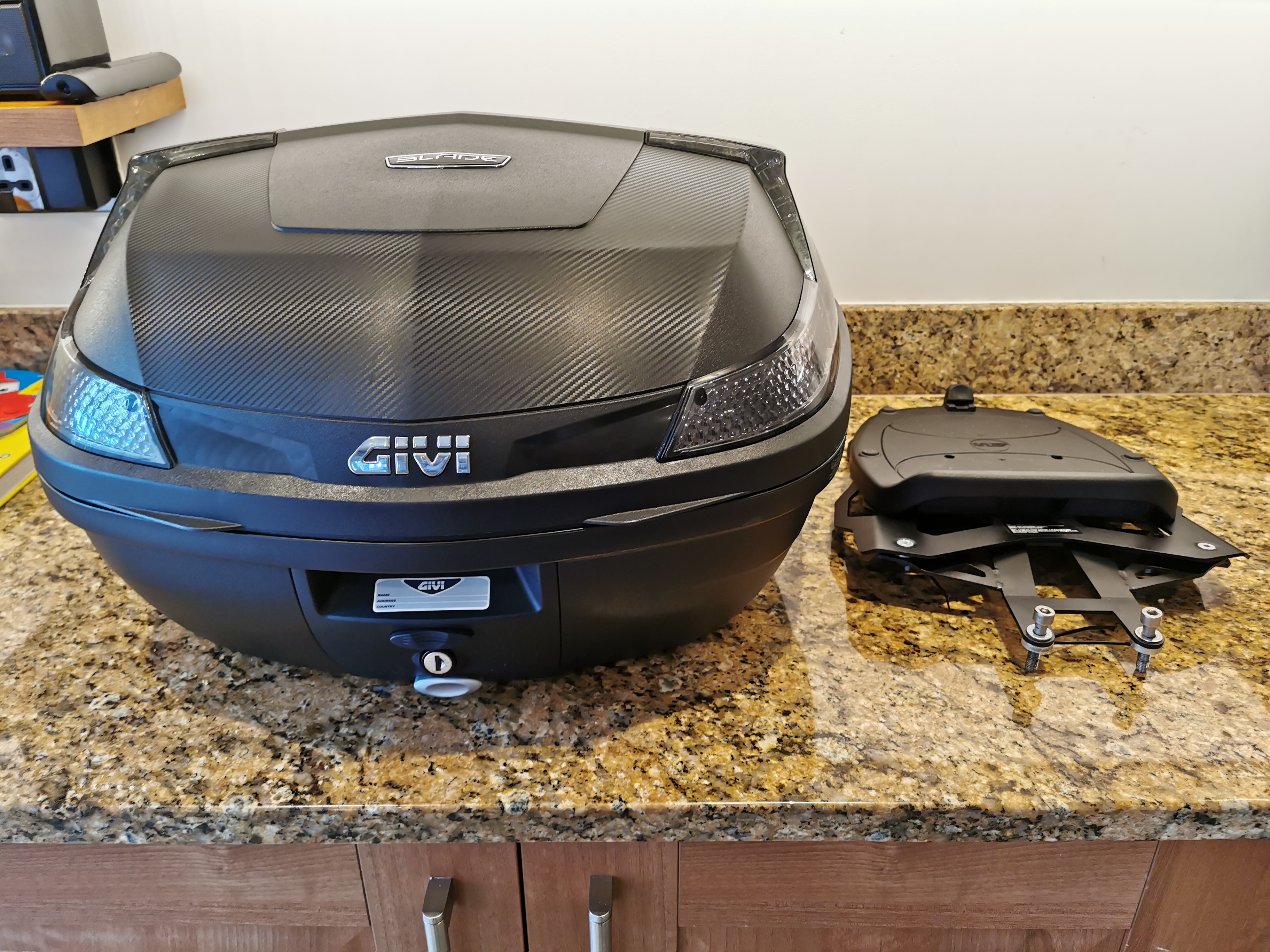 Givi and Plate.jpg