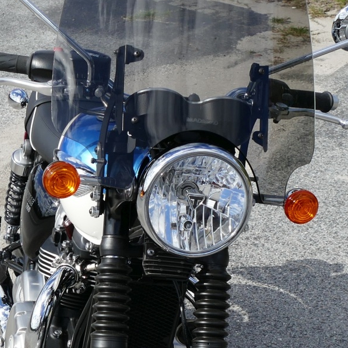 Headlight closeup.jpg