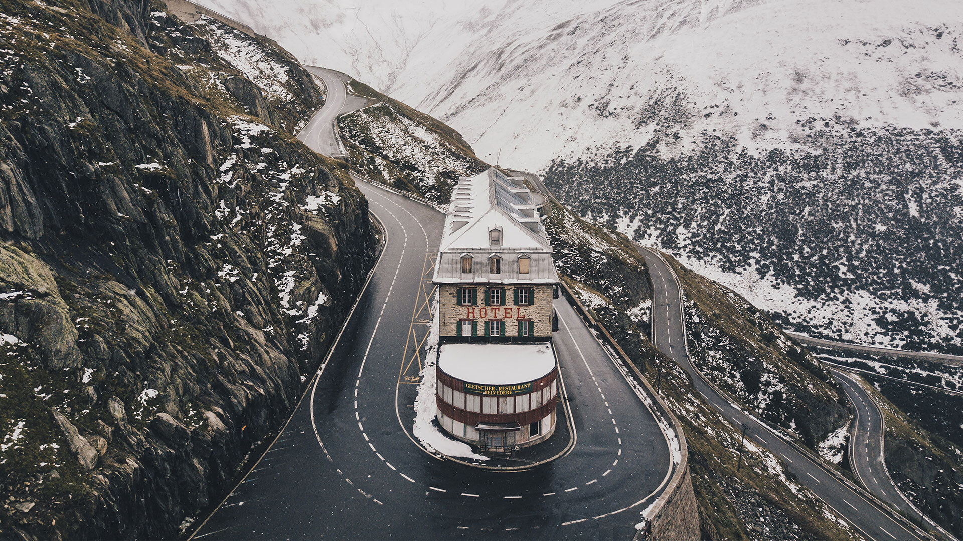 hotel-furkapas-belvedere-zwitserland-4-drone.jpg