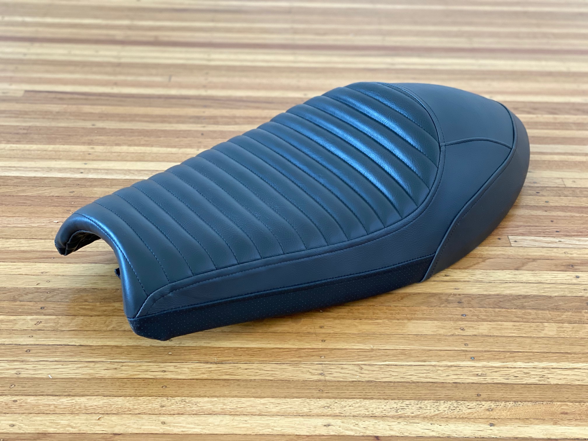 triumph thruxton 900 seat