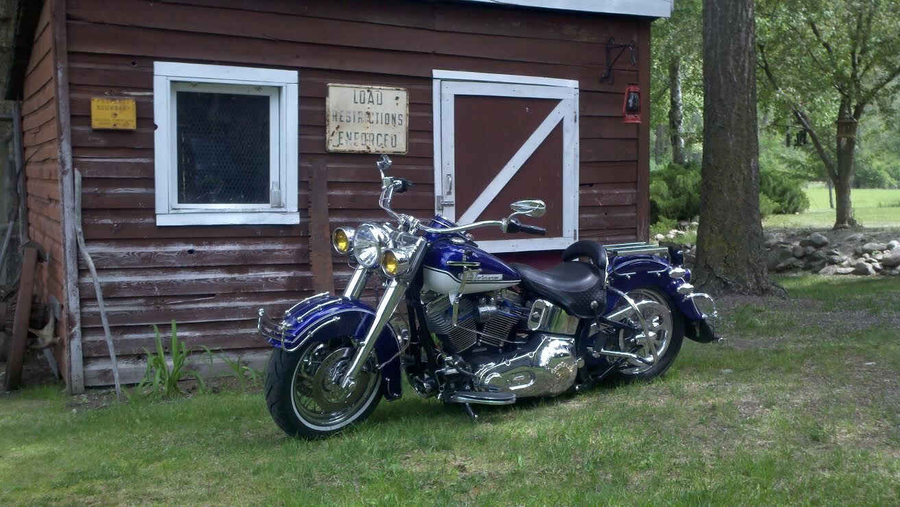 Kenny's 2000 Heritage made to look like '48 Panhead with Road King front end by cabin.jpg