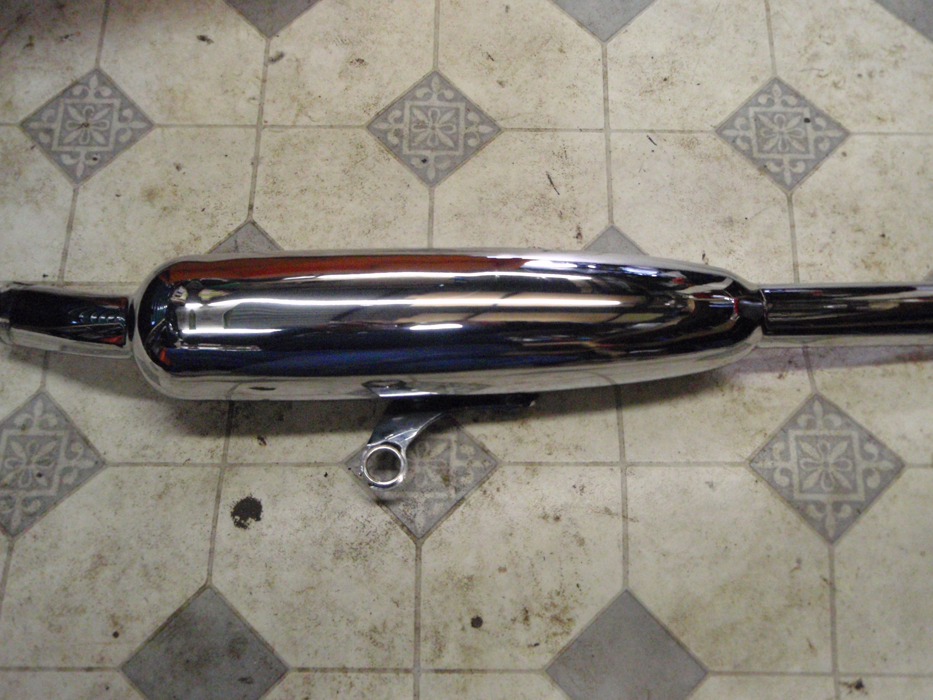 Norman Hyde RH Silencer for Bonneville T100.JPG