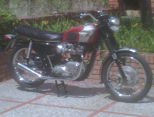 Otra del bonneville 650.jpg