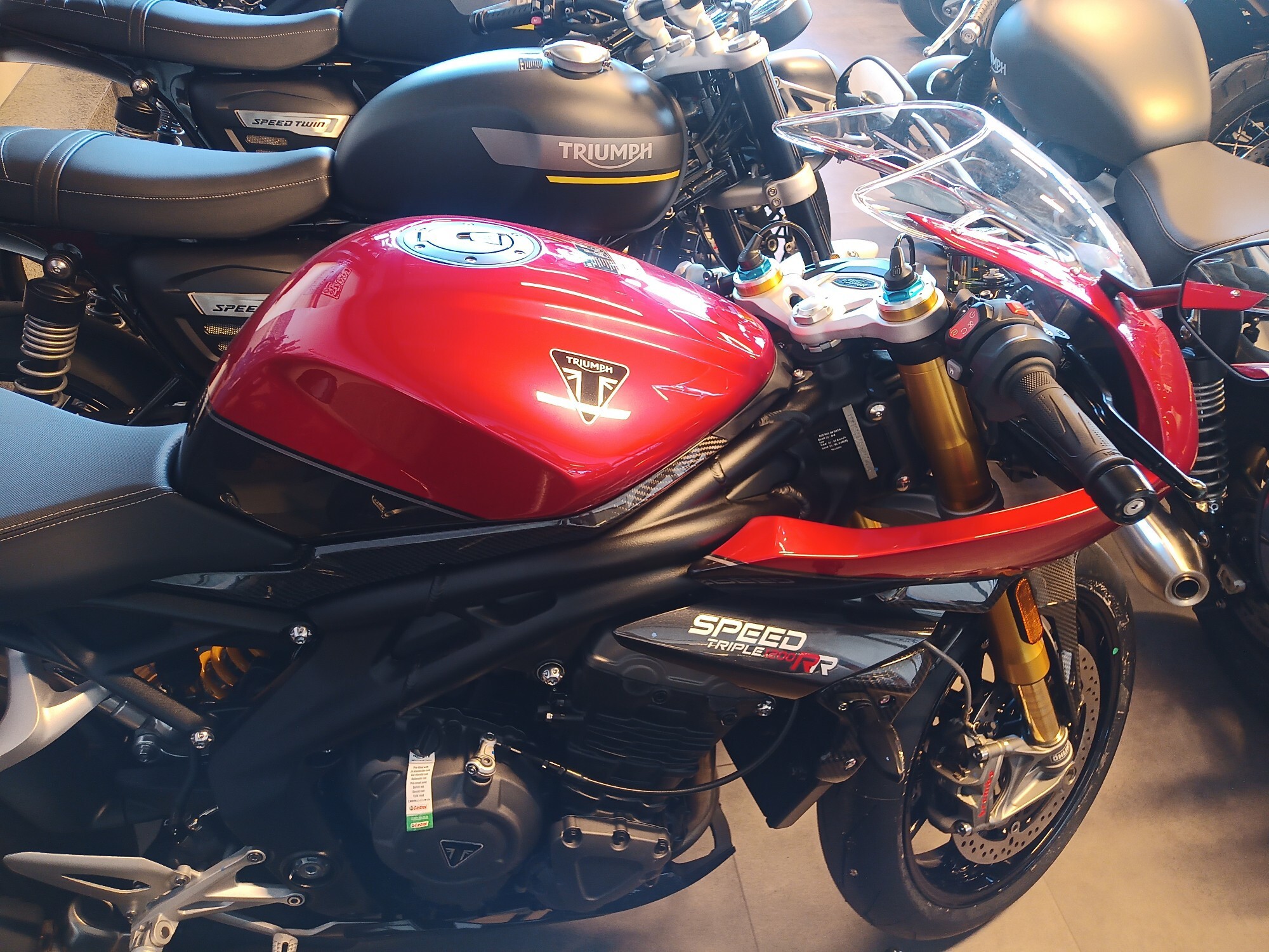 RR1200_4.jpg