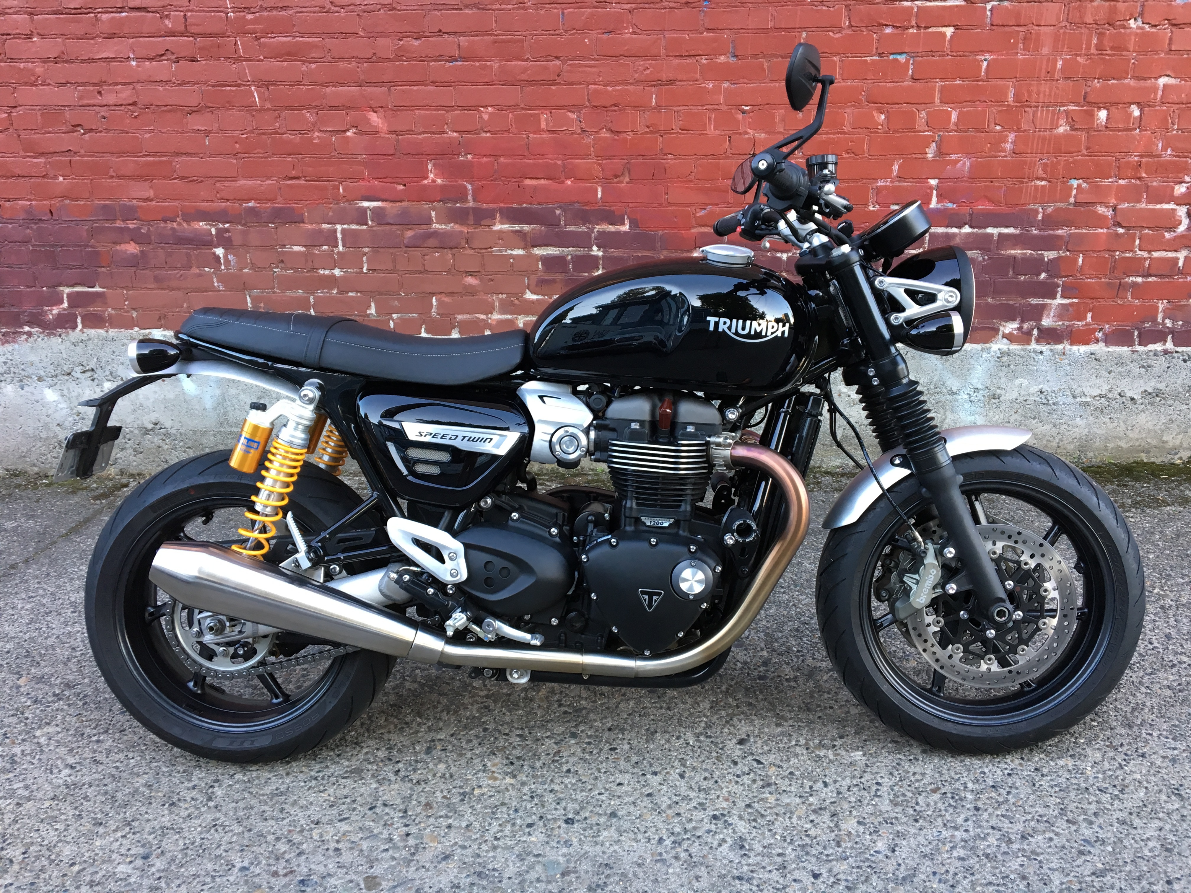 Speed Twin with Ohlins Sept 2019.JPG