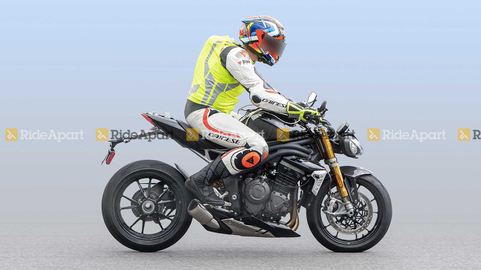 spotted-new-triumph-speed-triple-spy-shots (1).jpg