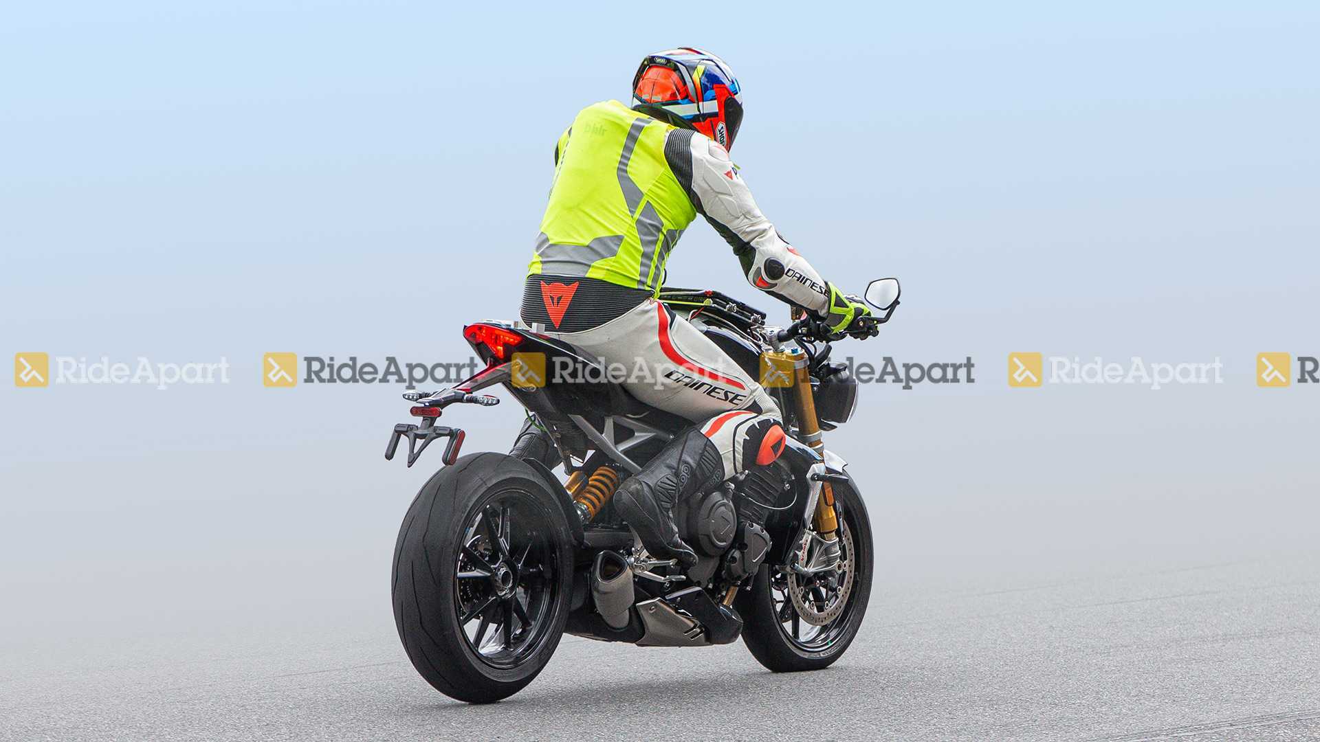 spotted-new-triumph-speed-triple-spy-shots.jpg