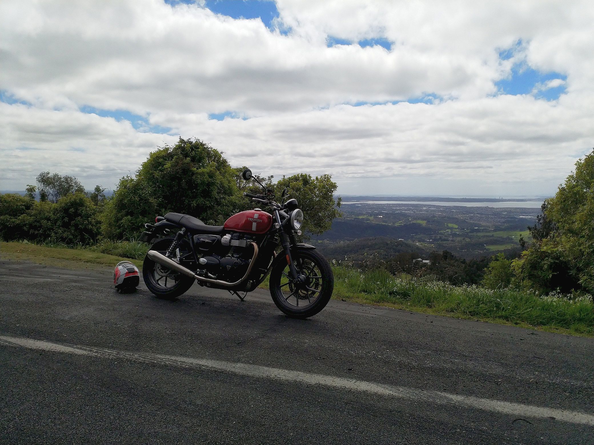 Street Twin Scenic Drive 2a.jpg