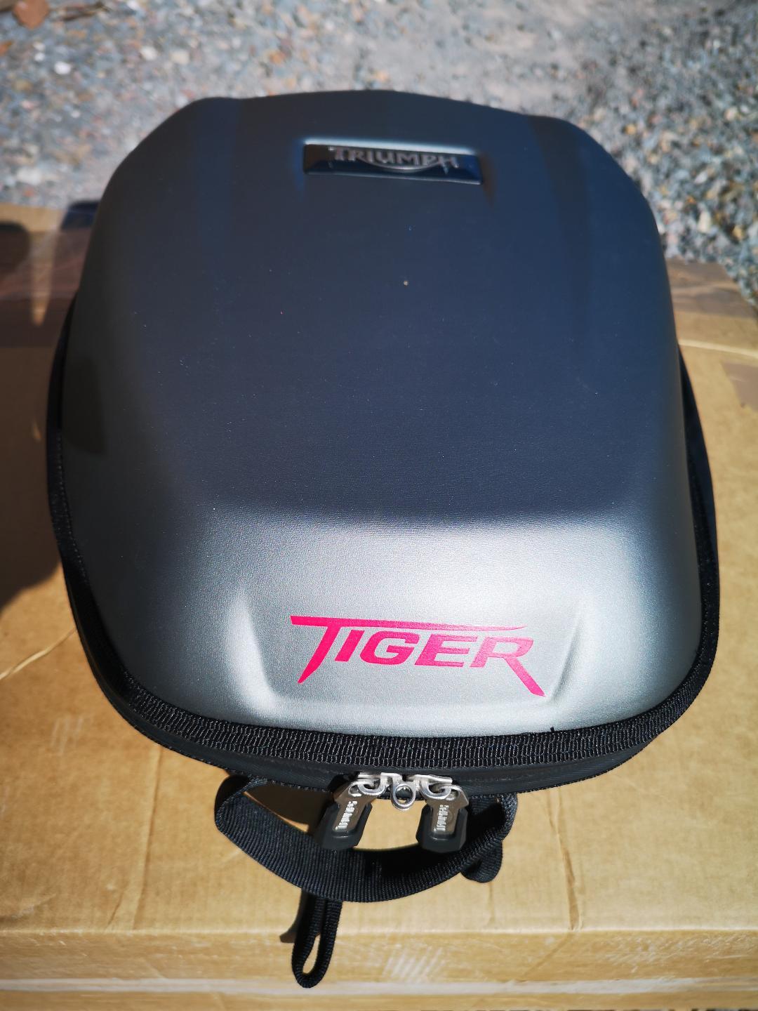tiger800tailpack4.jpg