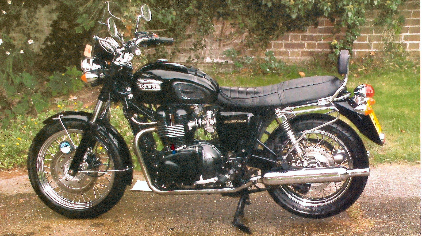 Triumph Bonneville - nicked.jpg