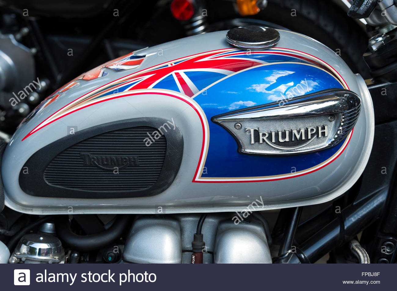 triumph-motorcycle-union-jack-petrol-tank-classic-british-motorcycle-FPBJ8F.jpg