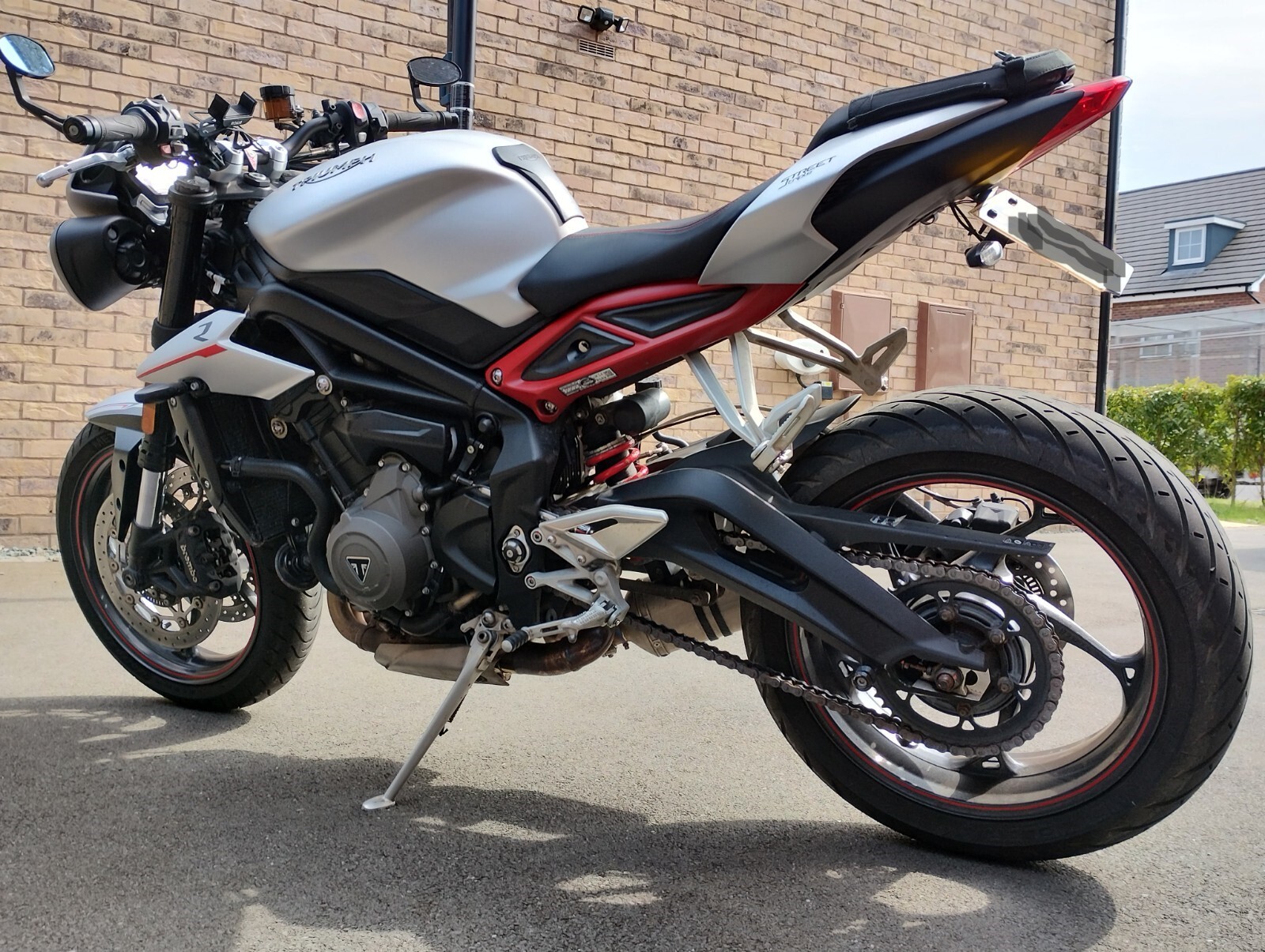 Triumph Street Triple 765R_no plate.jpg