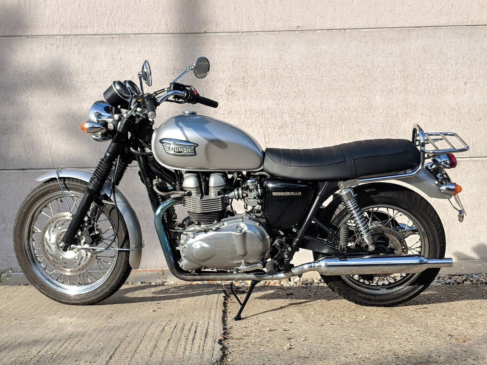 Triumph_Bonneville_790_2.jpg