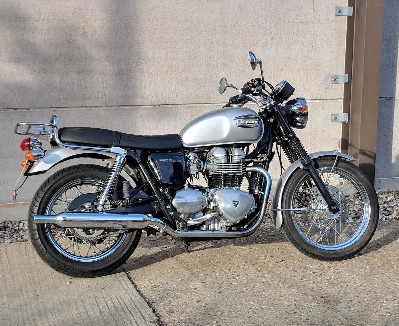 Triumph_Bonneville_790_3.jpg