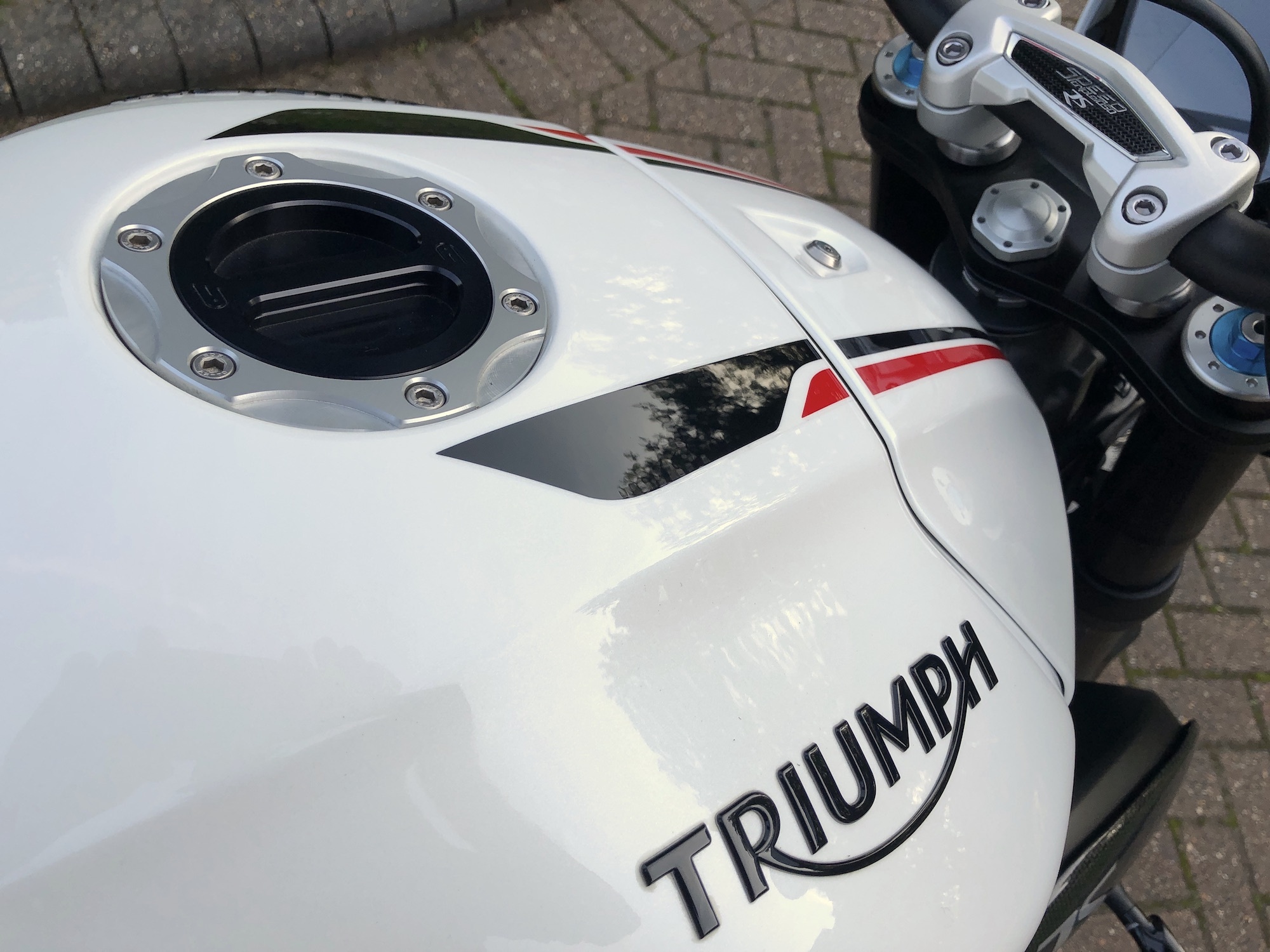 Triumph_Speed_Triple_RS_6.jpg