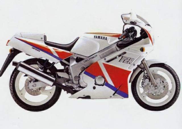 Yamaha FZR600 89  2.jpg