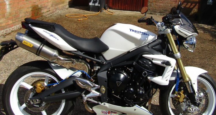 675 Street Triple