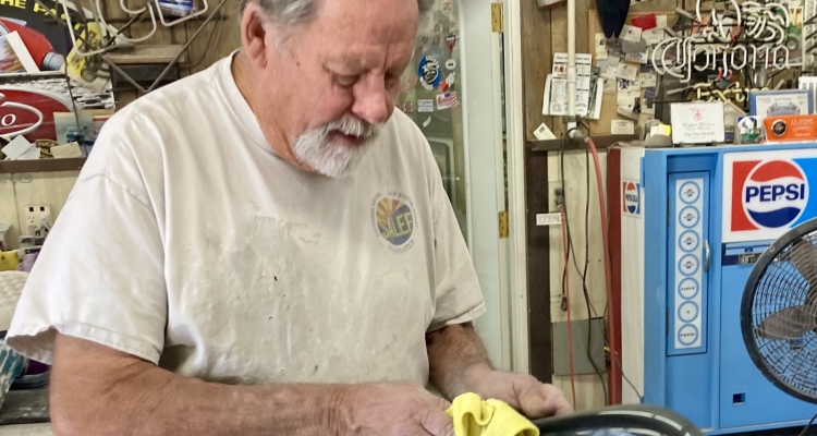 More Moto Connections:    An Artist And A Gentleman
