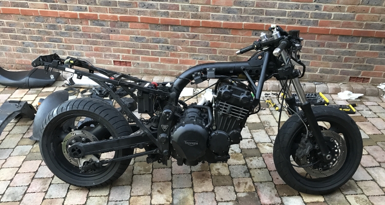 Winter Build: Daytona 900 Cafe racer project (CRK kit)