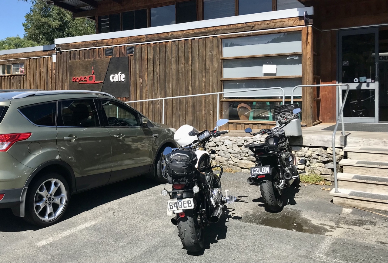 Good rural cafe/diner with good coffee and restrooms