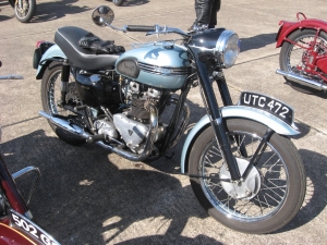 925